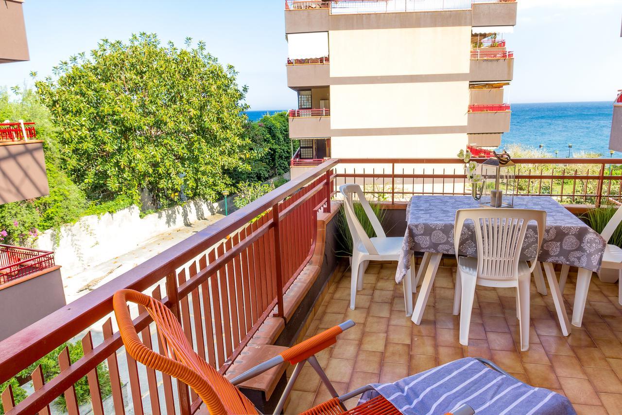 Blue Wood Apartment Letojanni Ngoại thất bức ảnh